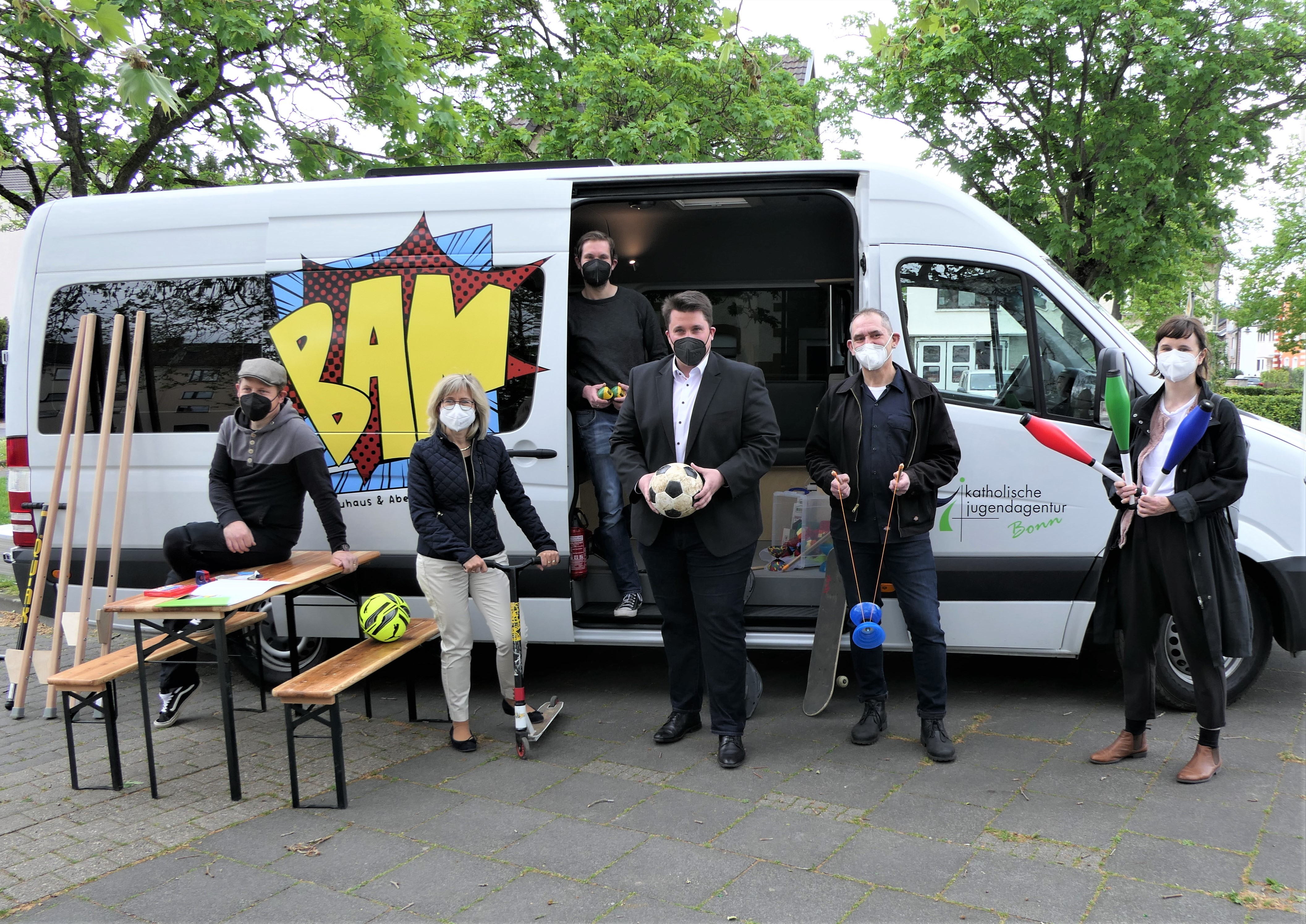 Spielmobil der KJA mit Bürgermeister Biber