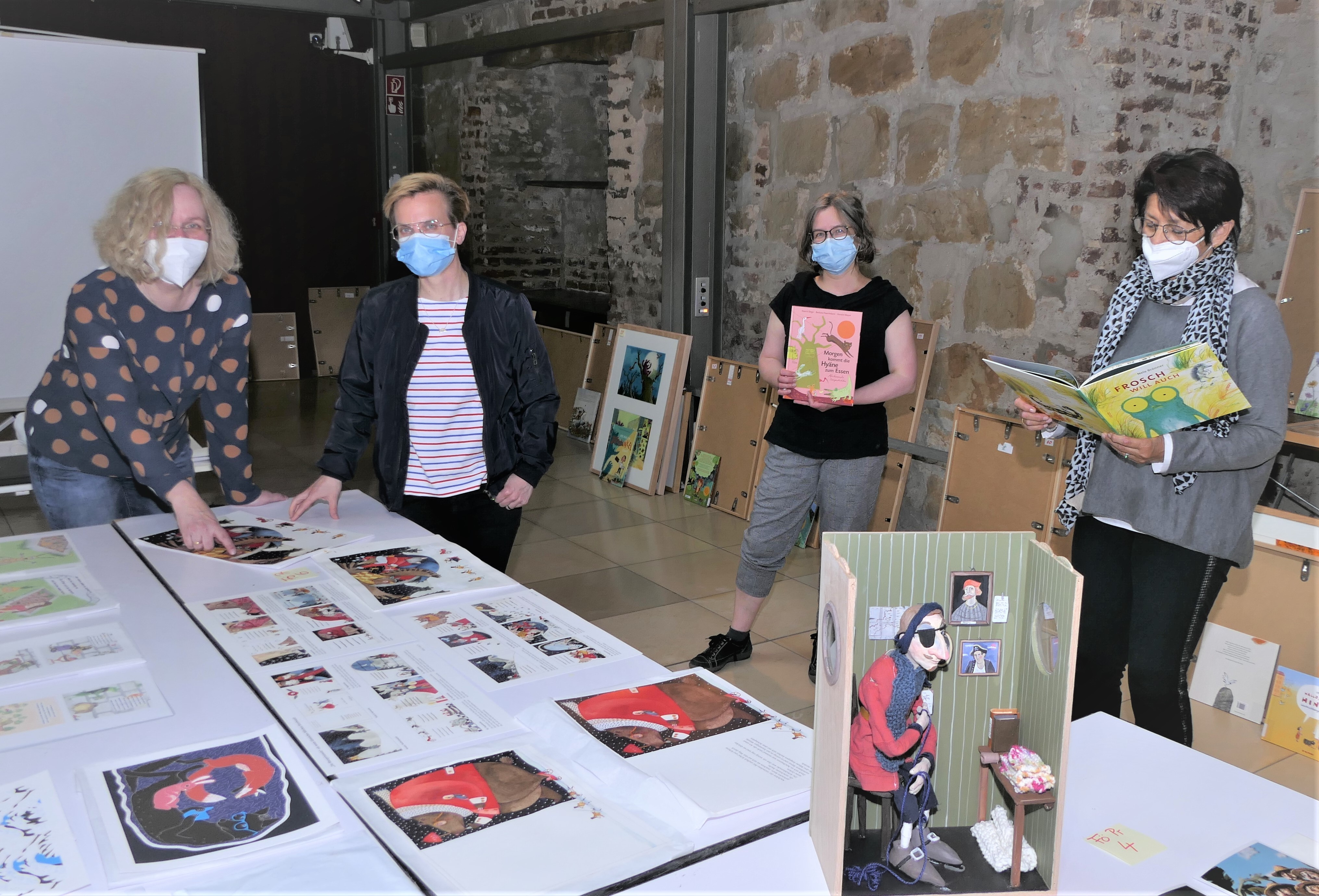 Die Jury des Bilderbuchpreis 2021 bei der Arbeit
