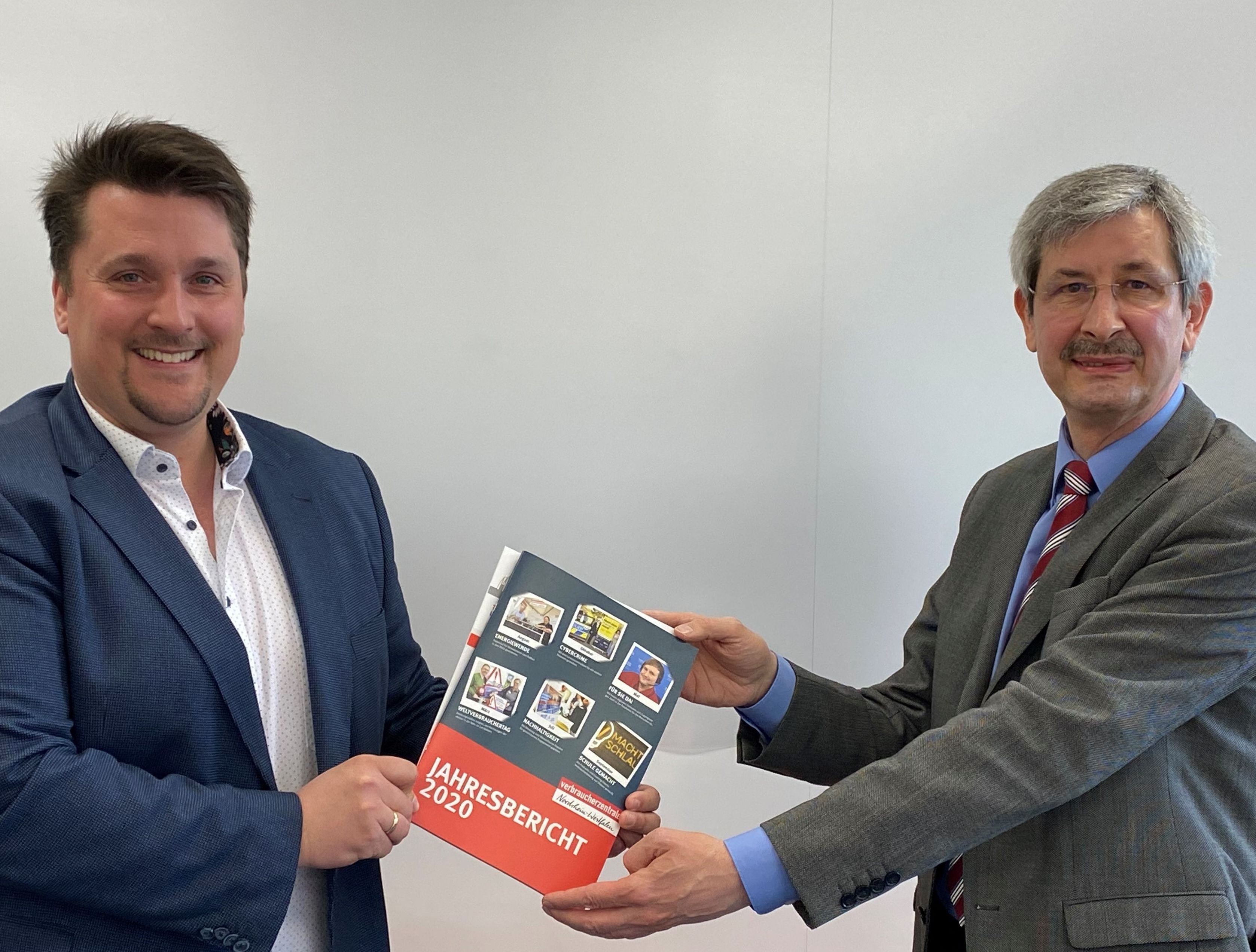 Pressefoto Verbraucherzentrale Alexander Biber und Konstantin von Norman