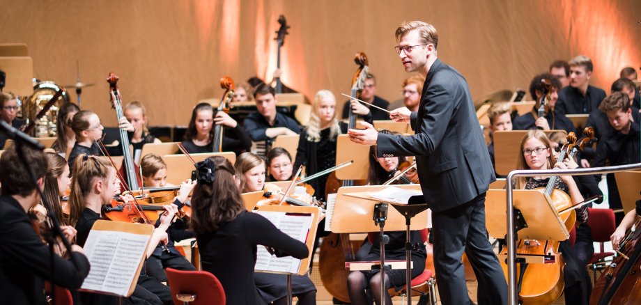 Kinderorchester NRW mit Dirigent Andreas Fellner