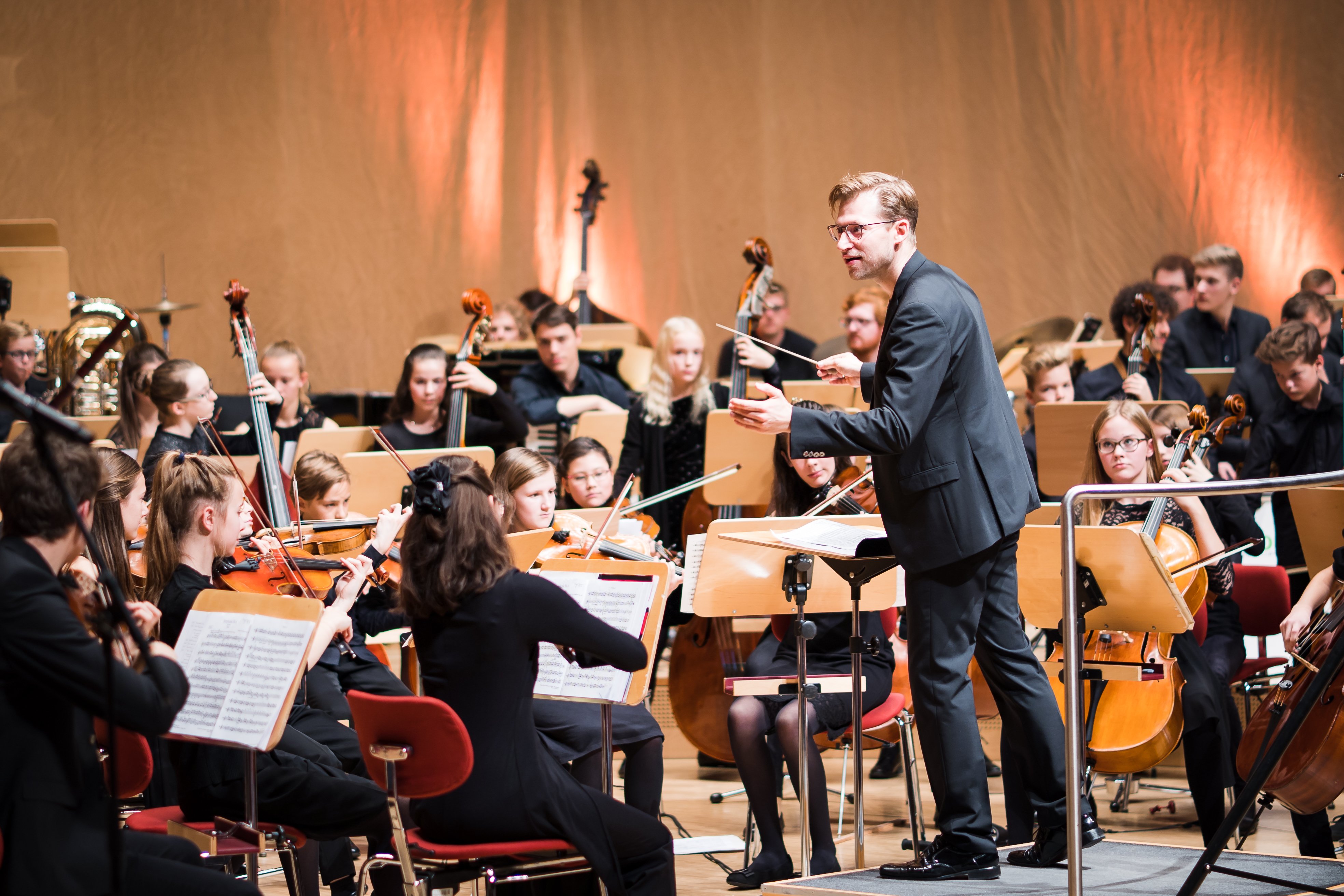 Kinderorchester NRW mit Dirigent Andreas Fellner