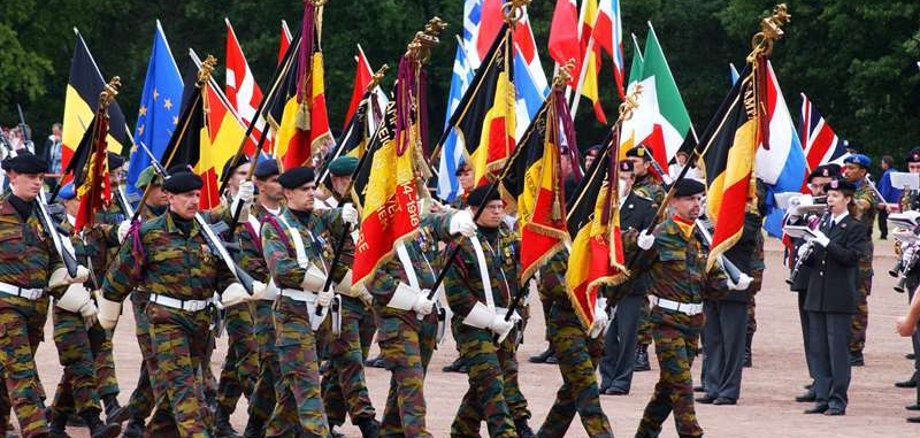 Parade zum Abzug der Belgier aus Troisdorf. 