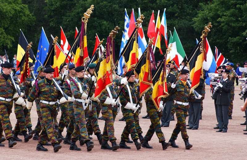 Parade zum Abzug der Belgier aus Troisdorf. 