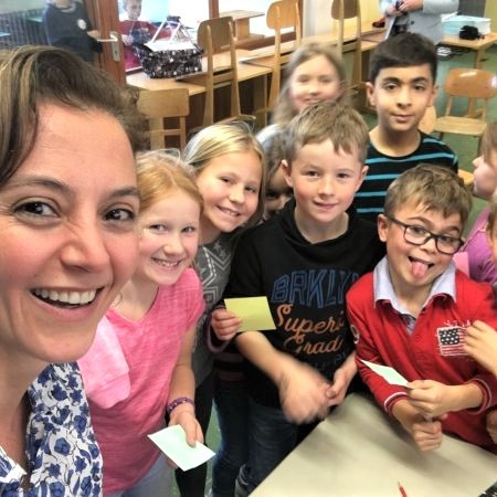 Vorleserin für Kinder auf Deutsch und Türkisch: Arzu Gürz Abay. Foto von ihrer Webseite gurzabay.de