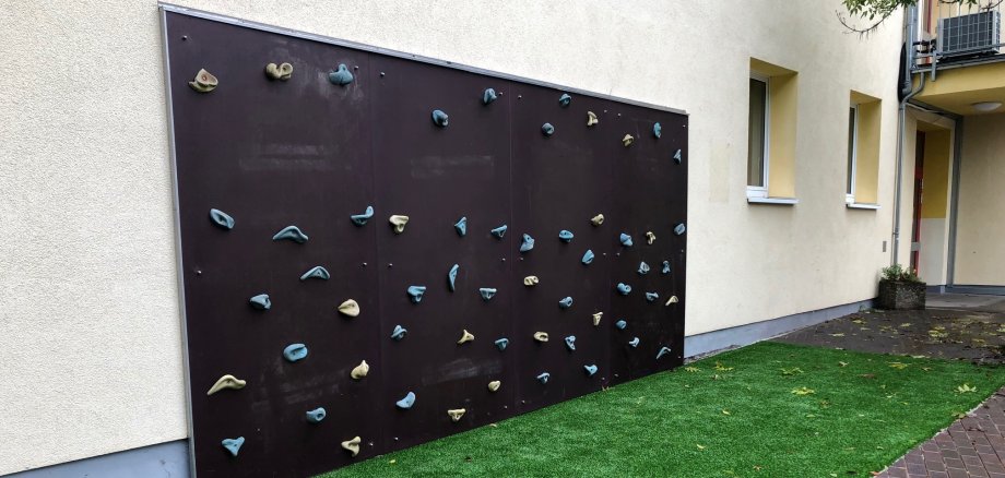 Kletterwand in der Janosch Grundschule