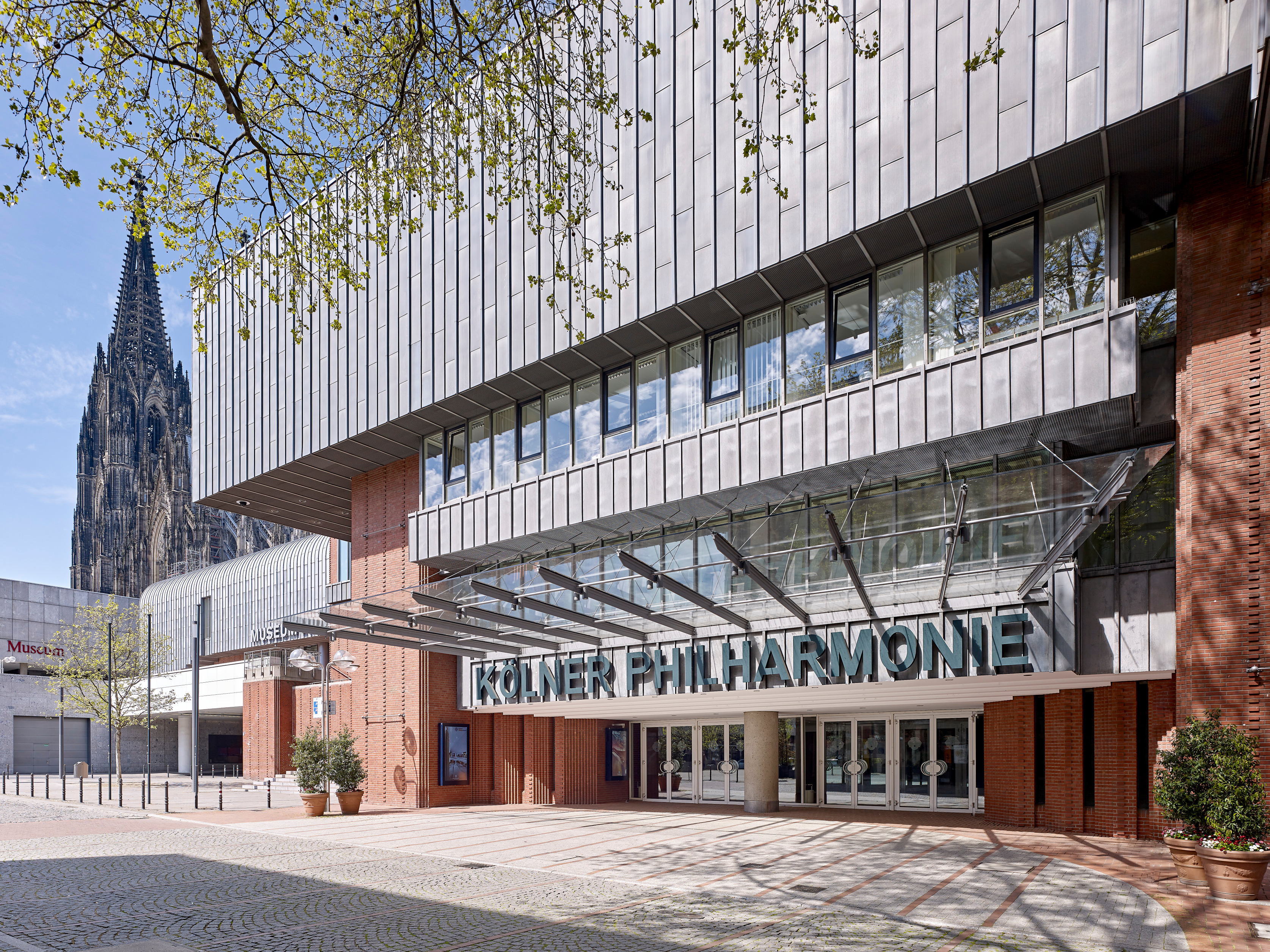 Vordach der Kölner Philharmonie mit Kölner Dom. Bild: Guido Erbring/Philharmonie