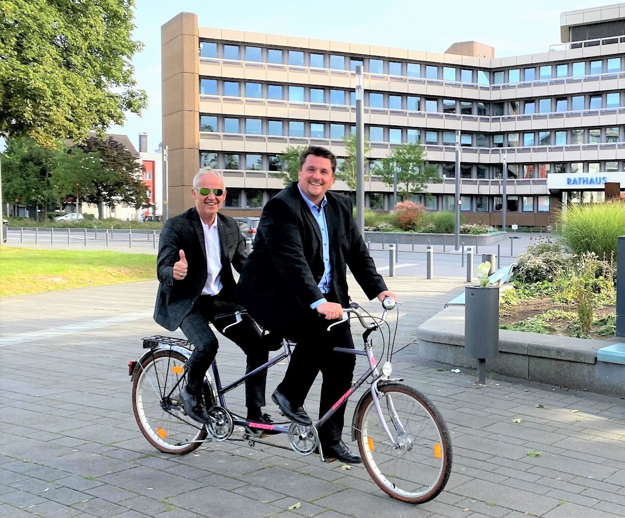Geht auch auf dem Tandem: Mitmachen beim Stadtradeln, hier ein Archivfoto mit Bürgermeister Biber und dem technischen Dezernenten Walter Schaaf.
