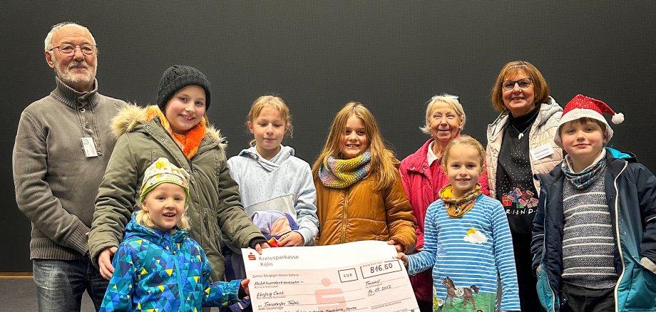 v.l. Gert Kamp, Magdalena, Frieda, Victoria, Anna-Victoria, Kuni Andree, Katharina, Regina Lunetta und Jakob