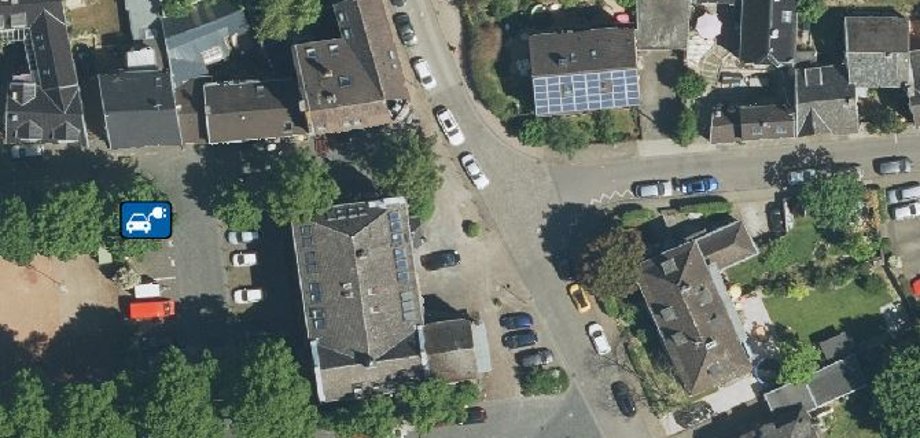 Luftbild mit E-Ladesäule (Marktplatz Sieglar)