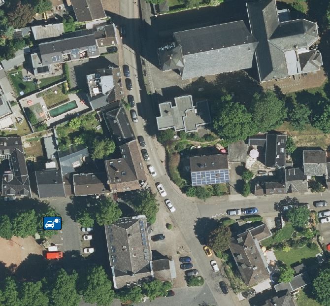 Luftbild mit E-Ladesäule (Marktplatz Sieglar)