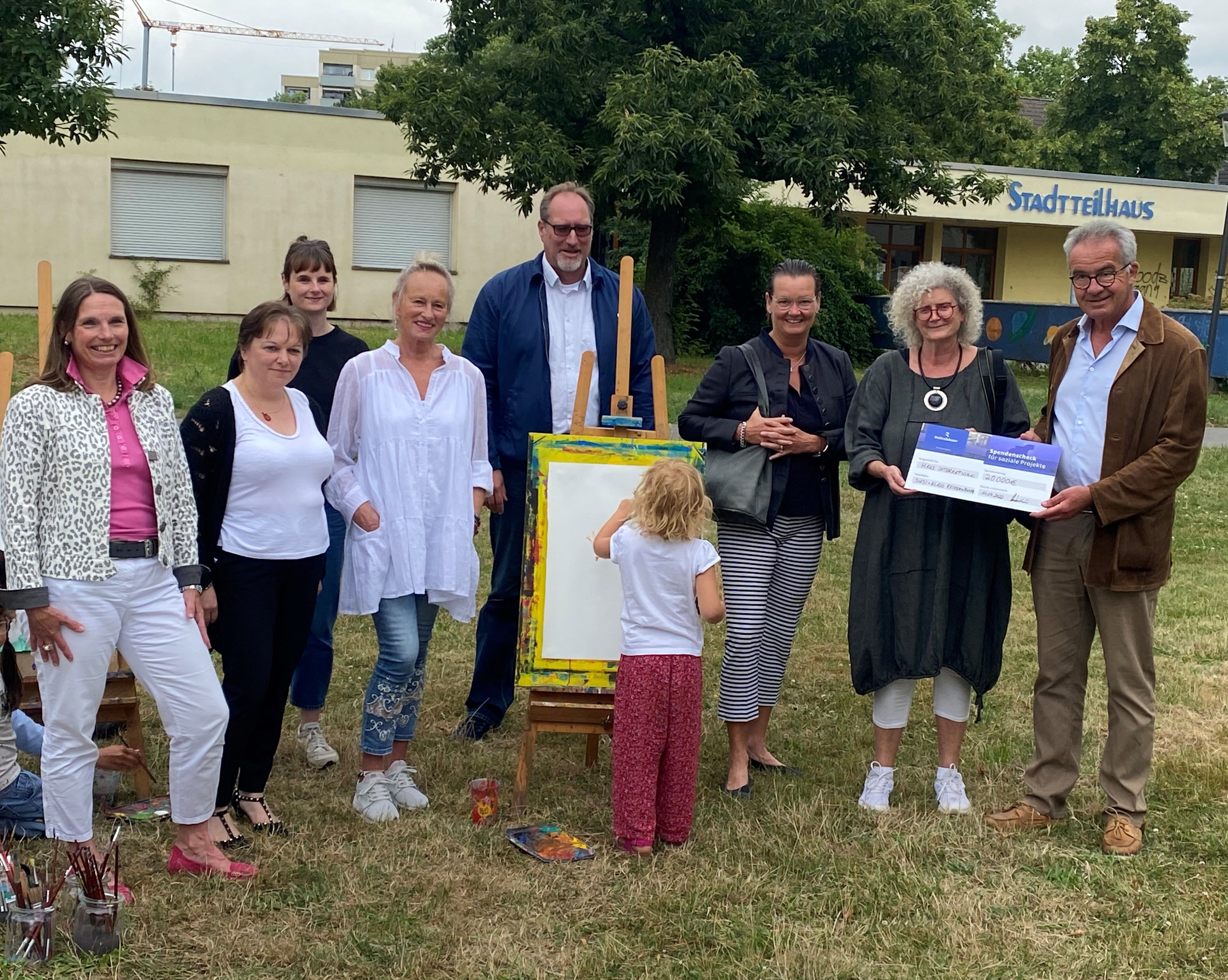 Tanja Gaspers, Ewa Poloczek, Alina Böhm (alle Stadtverwaltung), Britta Samanns (Stadtteilhaus FWH), Dr. Markus Wüst (Jugendamt), Susi Reifenhäuser, Claudia Hoffmann (Haus International), Klaus Reifenhäuser