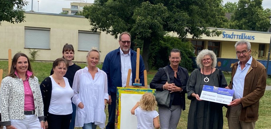 Tanja Gaspers, Ewa Poloczek, Alina Böhm (alle Stadtverwaltung), Britta Samanns (Stadtteilhaus FWH), Dr. Markus Wüst (Jugendamt), Susi Reifenhäuser, Claudia Hoffmann (Haus International), Klaus Reifenhäuser