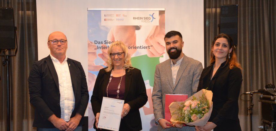 v.l. Rainer Mathes, AG Wohlfahrt, Ulrike Hanke Amtsleiterin Amt für Soziales, Wohnen und Integration,  Maulud Amir, Sachgebietsleiter Sachgebiet Migration und Integration  Anya Delen, Koordinatorin Kommunales Integrationsmanagement, jeweils Stadt Troisdorf Bildrechte: Rhein-Sieg-Kreis