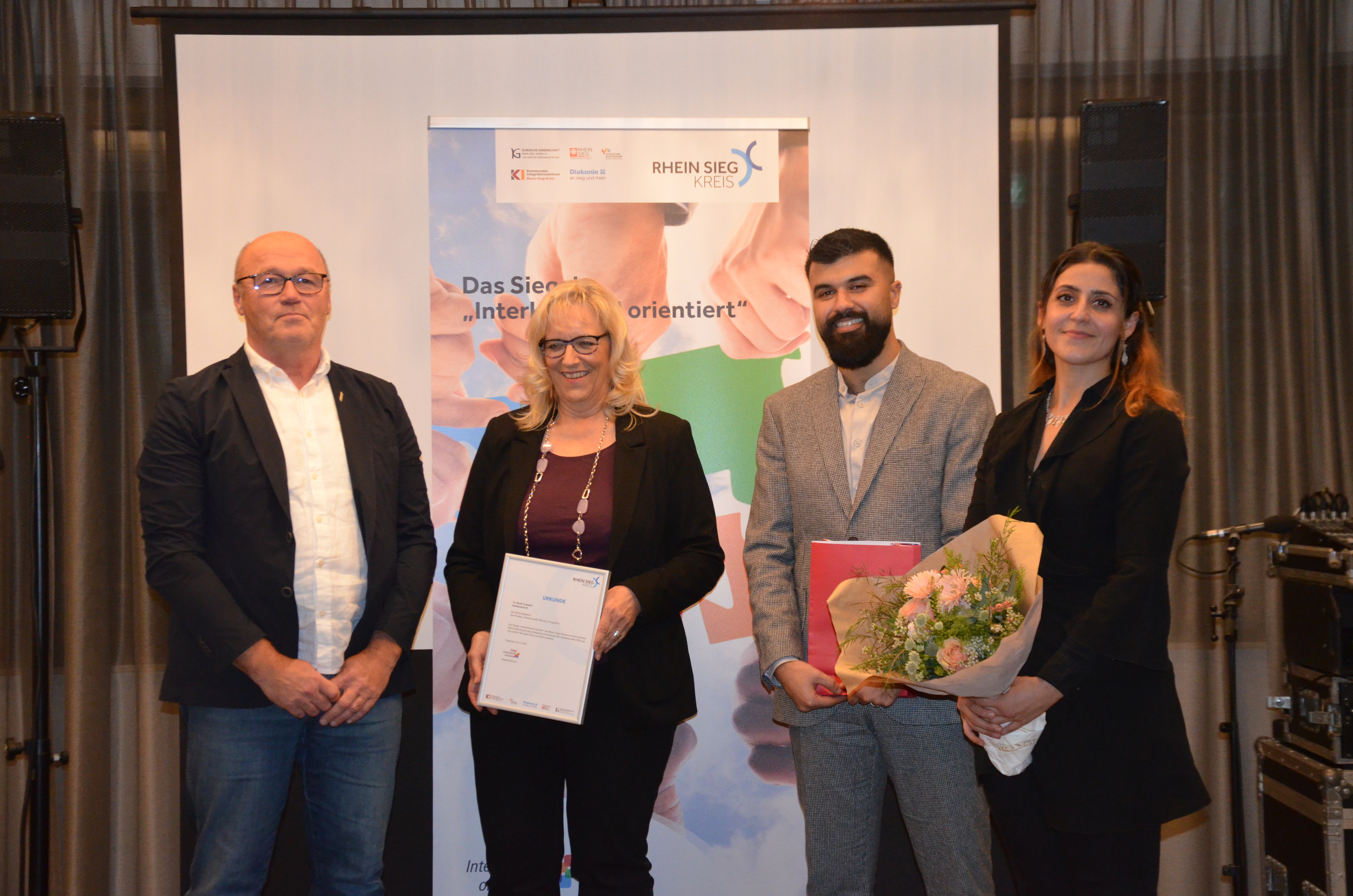 v.l. Rainer Mathes, AG Wohlfahrt, Ulrike Hanke Amtsleiterin Amt für Soziales, Wohnen und Integration,  Maulud Amir, Sachgebietsleiter Sachgebiet Migration und Integration  Anya Delen, Koordinatorin Kommunales Integrationsmanagement, jeweils Stadt Troisdorf Bildrechte: Rhein-Sieg-Kreis