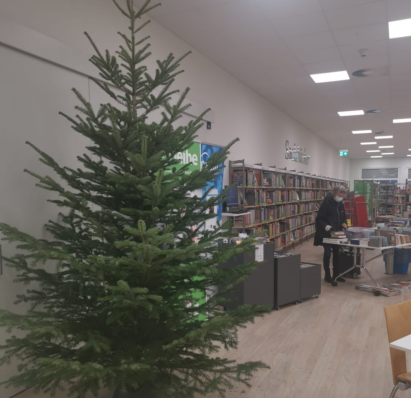 Medienbasar in der Bibliothek