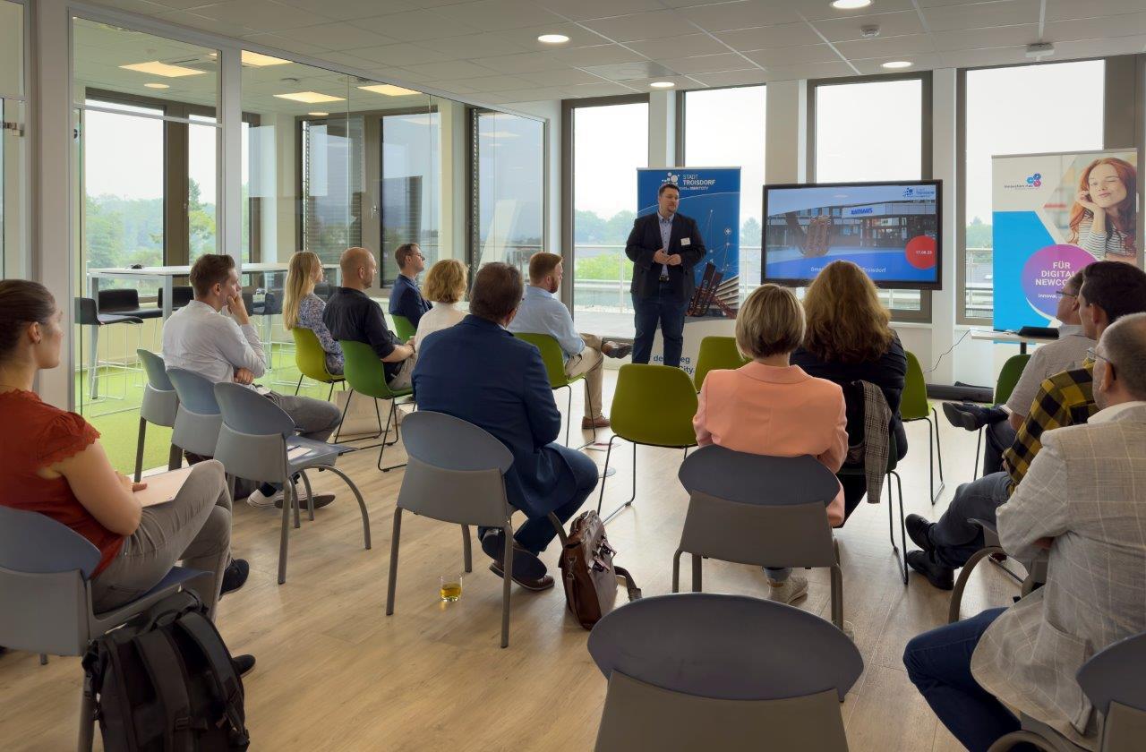 Bürgermeister Alexander Biber und Vertreter aus Kommunen des Rhein-Sieg-Kreises