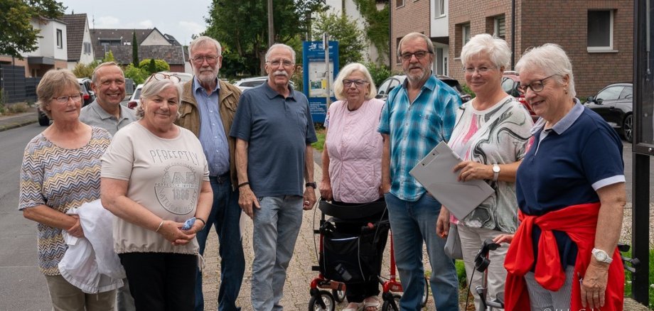 v.l. Marie-Lies Gottschlich, Eleonore Rost, Joachim Bohn, Ulrich Schoettelndreier, Seniorenbeauftragter Gerhard Ziegler, Vorsitzende des Seniorenbeirats Gabriele Rodriguez, Behindertenbeauftragter der Stadt Troisdorf Horst Oberhaus, Vorsitzende des Inklusionsbeirats Angela Pollheim, Ortsvorsteherin Heidi Rahmel