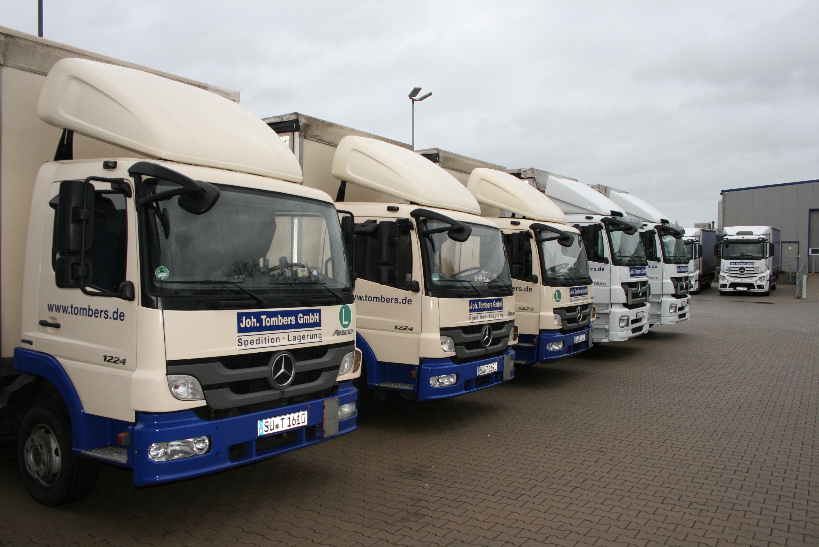 Lastkraftwagen der Firma Tombers