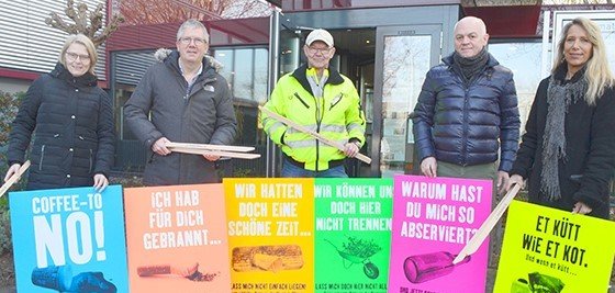 Symbolischer Startschuss der kreisweiten Müllsammelaktion mit Vertreter*innen der Stadt Bornheim und der RSAG