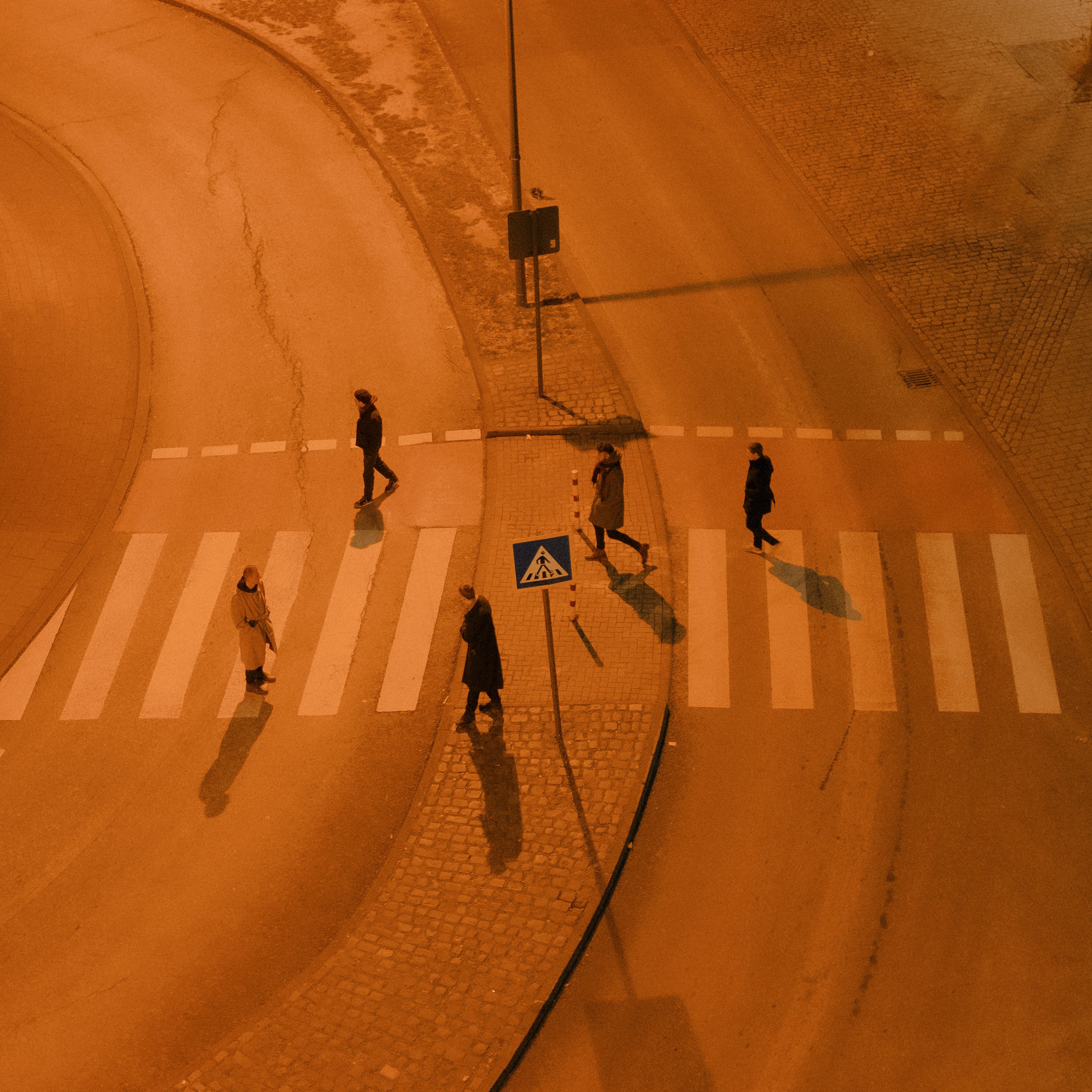 Fünf Personen aus der Vogelperspektive