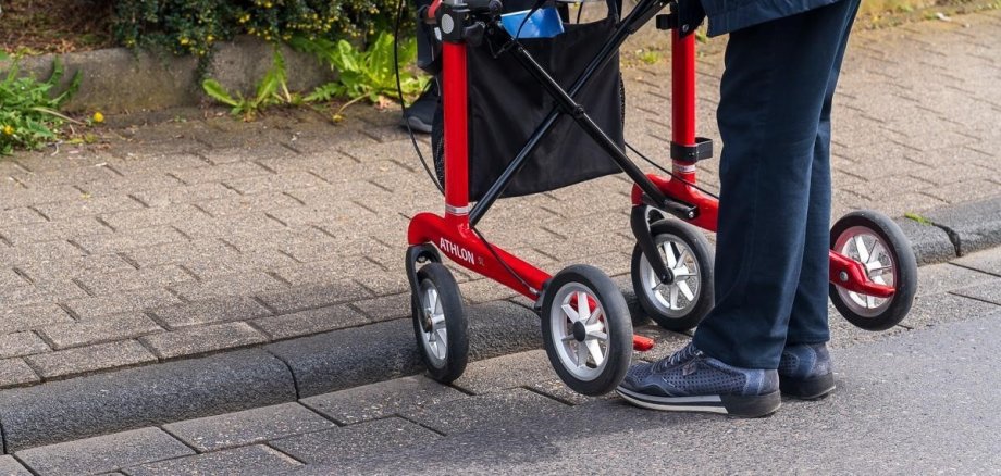 Bordsteine sind Barrieren für jeden Rollator