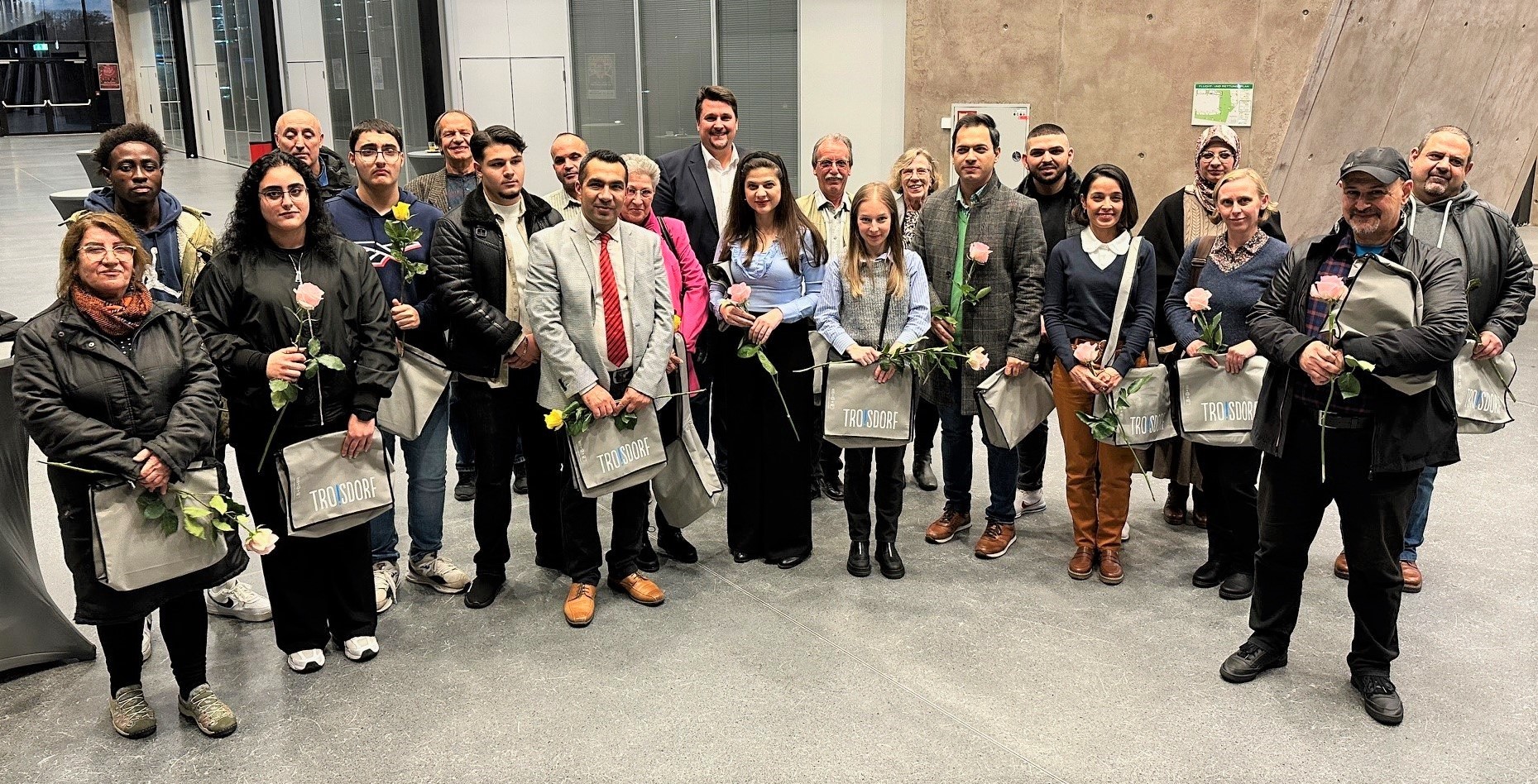 Die Stadt Troisdorf hatte zur zweiten Einbürgerungsfeier des Jahres 2023 in die Stadthalle eingeladen. 