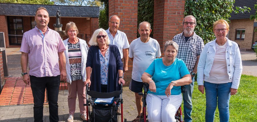 v.li.: Clemens Overath (Stadtverordneter), Eleonore Rost (stv. Seniorenbeauftragte), Gabriele Rodriguez (Seniorenbeirat der Stadt Troisdorf), Wolfgang Weithe-Berchtold (Orstvorsteher), Herr Baum, Frau Schlich, Horst Oberhaus (Behindertenbeauftragter der Stadt Troisdorf), Frau Piekatz-Fügenschuh (Stadtverordnete)