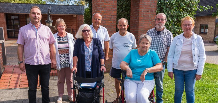 v.li.: Clemens Overath (Stadtverordneter), Eleonore Rost (stv. Seniorenbeauftragte), Gabriele Rodriguez (Seniorenbeirat der Stadt Troisdorf), Wolfgang Weithe-Berchtold (Orstvorsteher), Herr Baum, Frau Schlich, Horst Oberhaus (Behindertenbeauftragter der Stadt Troisdorf), Frau Piekatz-Fügenschuh (Stadtverordnete)