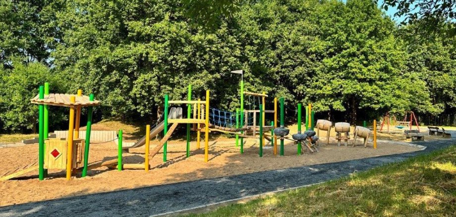 Spielplatz Egerländerstraße in der Innenstadt mit neuen Spielgeräten