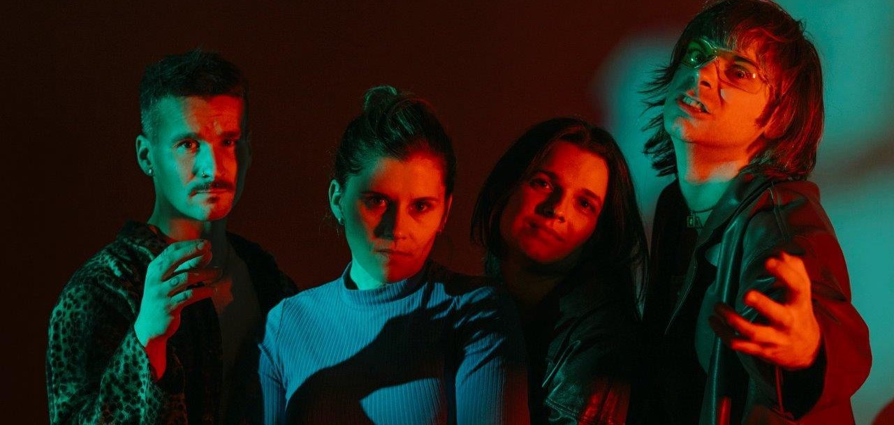 Pauline Reage: Anne Munka (voc/comp/efx), Olga Reznichenko (p/comp/voc), Robert Lucaciu (b/voc), Maximilian Breu (dr/voc)