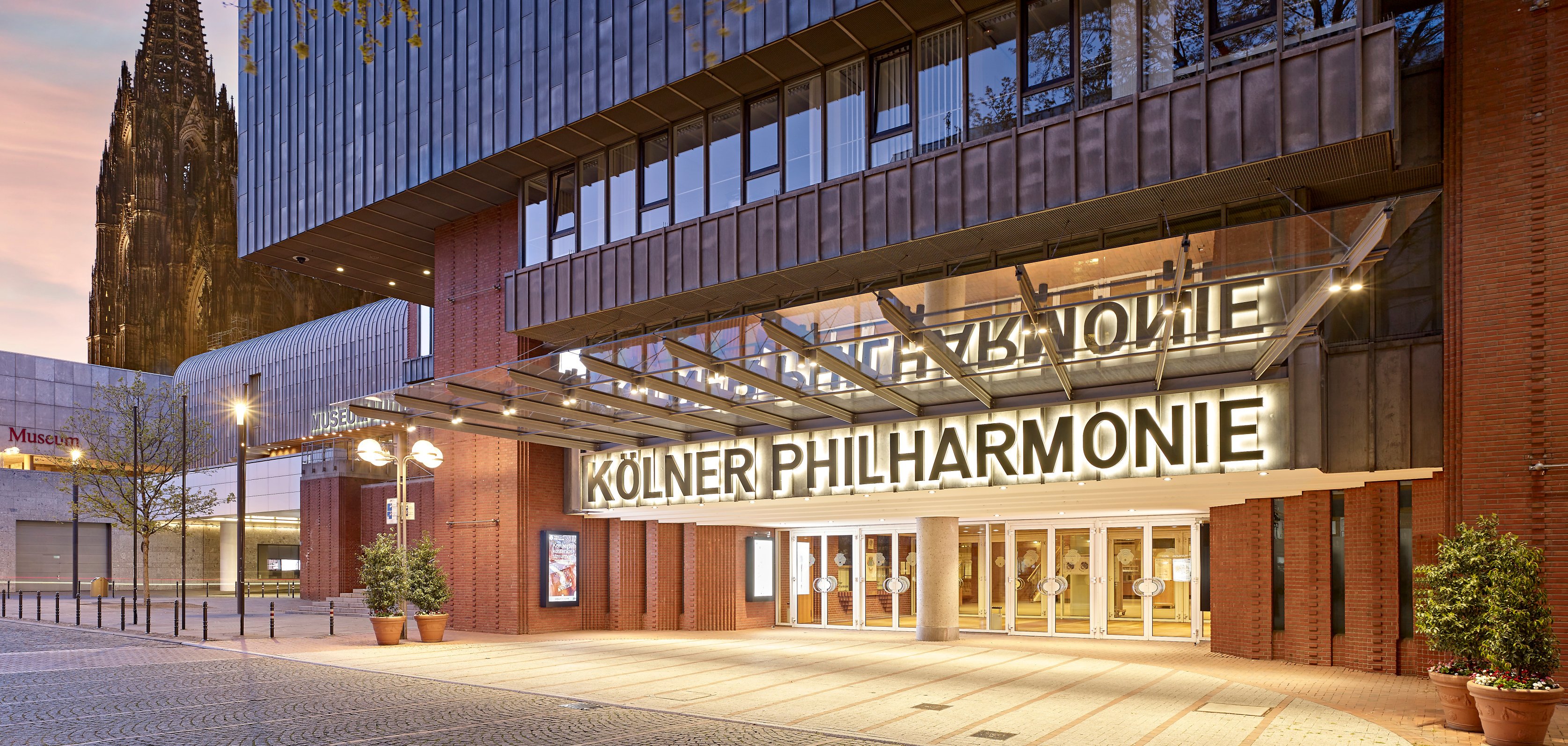 Vordach der Kölner Philharmonie