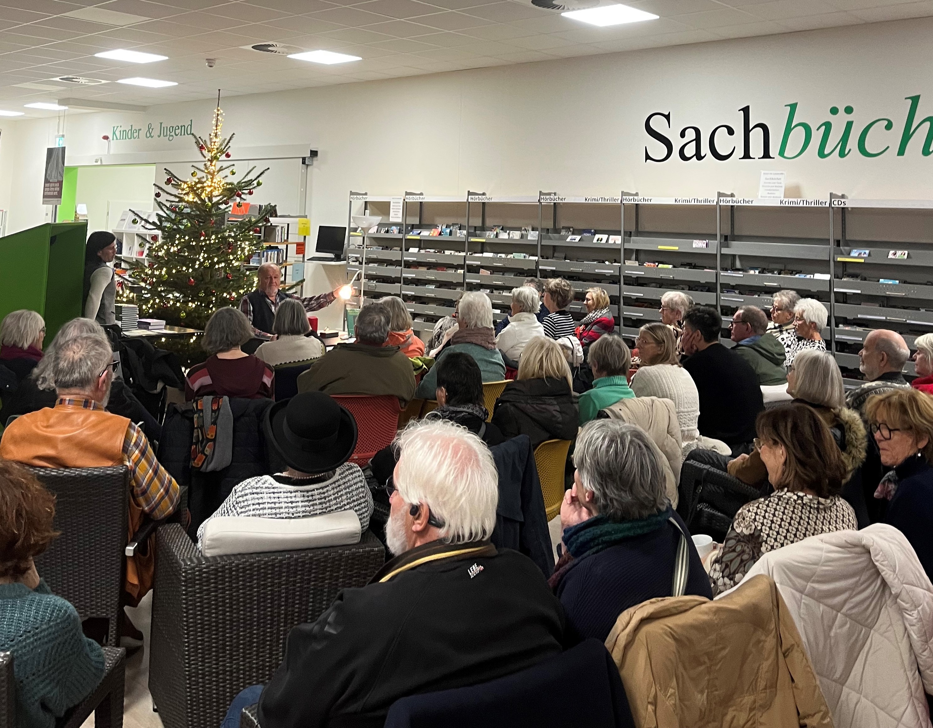 Besucher*innen der Veranstaltung