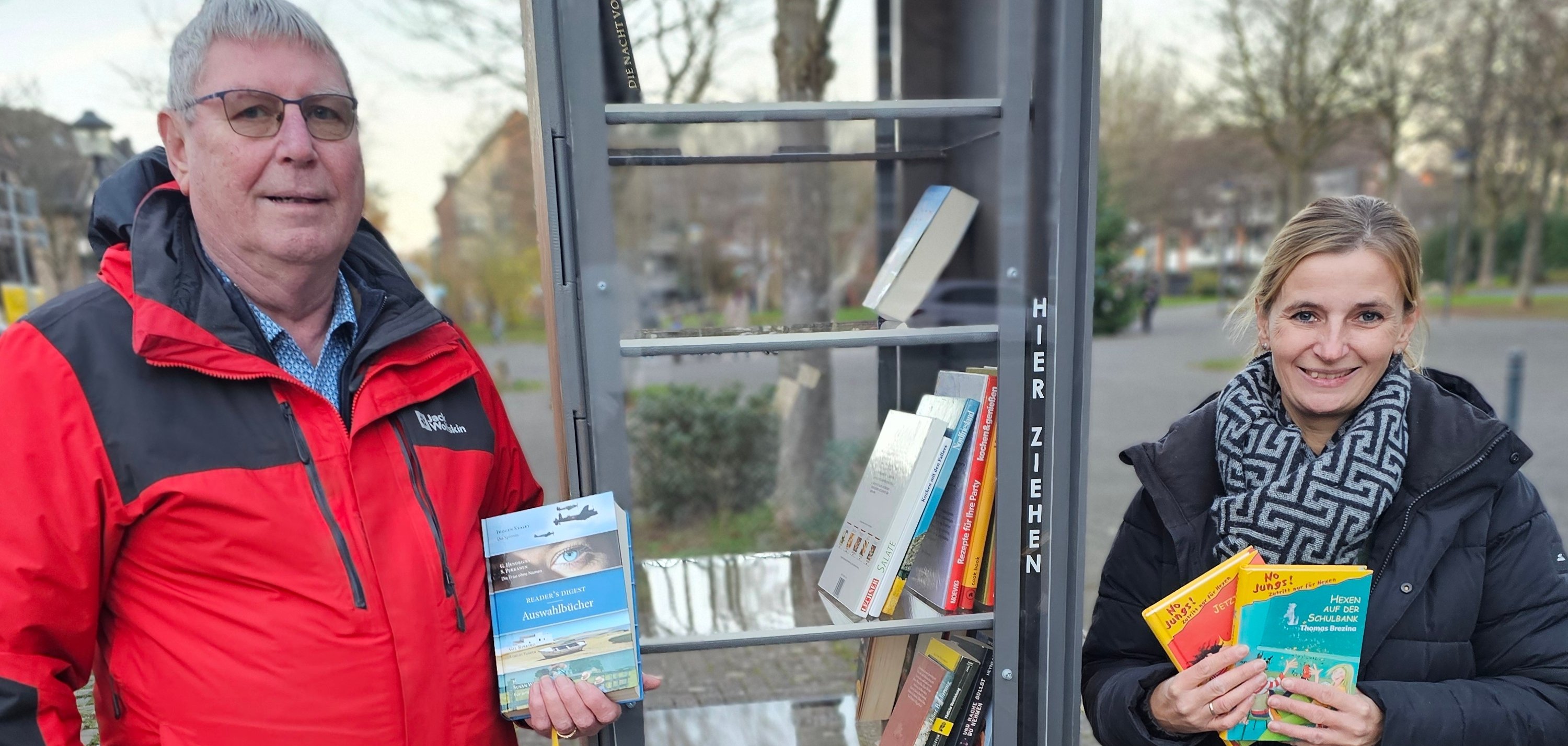 Ortsvorsteher Peter Lohr und Sandra Stein vom Kulturamt der Stadt Troisdorf