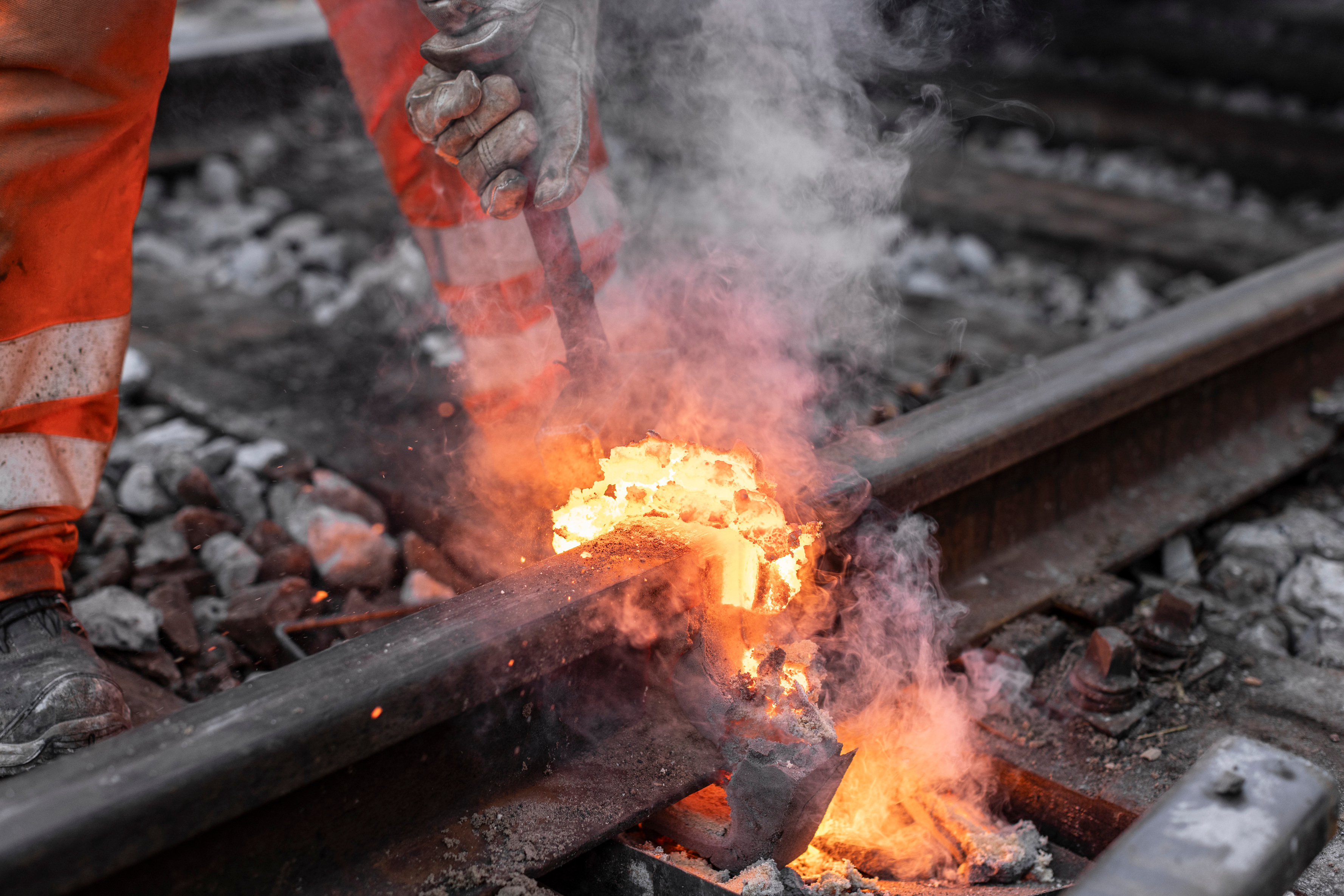 Schweißarbeiten an Gleisen
