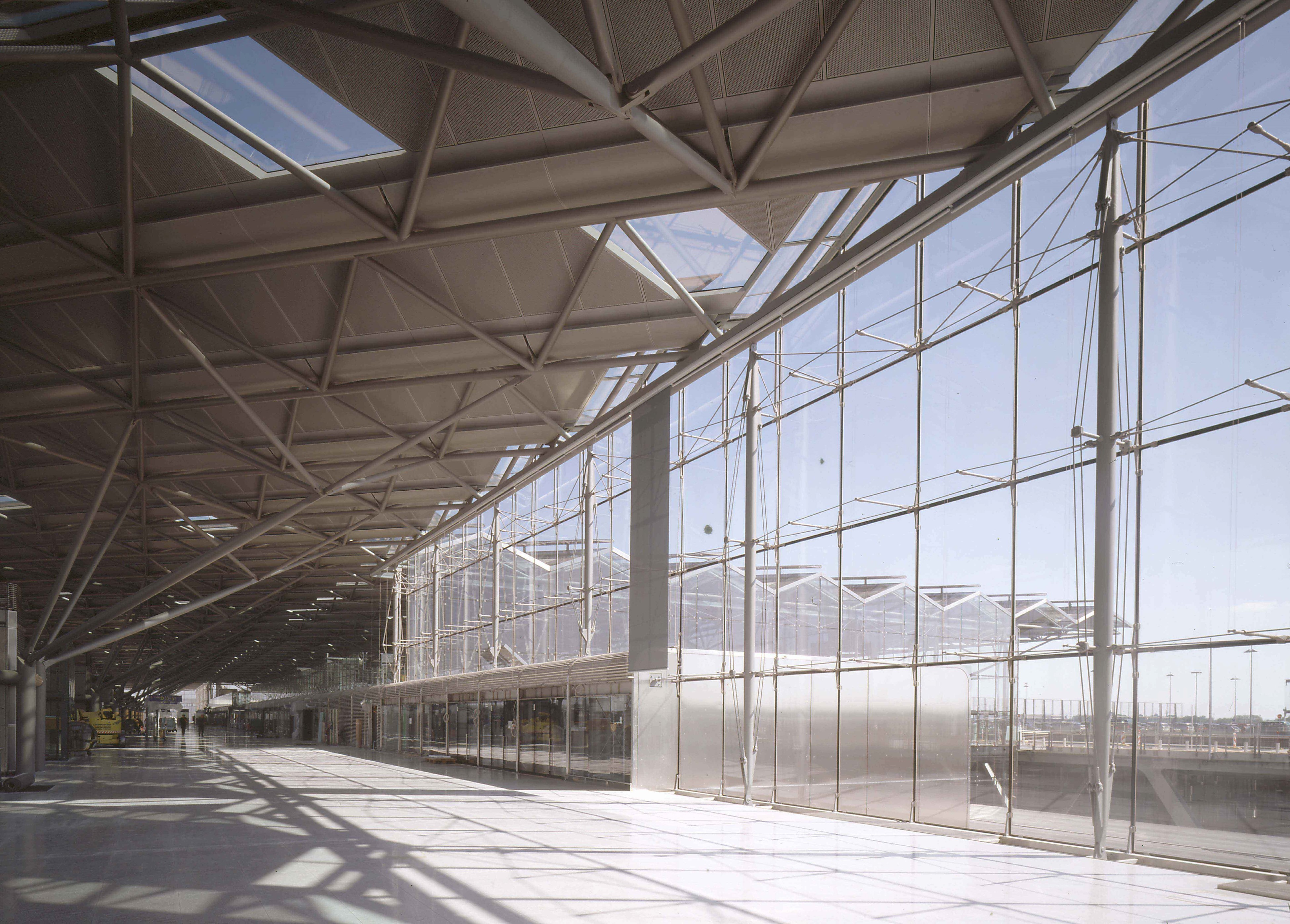 Wirkungsvoll und transparent: Trosifol im Flughafengebäude Köln/Bonn.