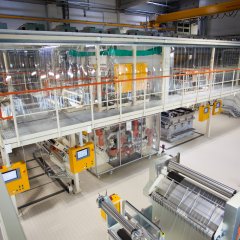 Auf modernsten Produktionsanlagen stellt Kuraray in Troisdorf Sicherheitsfolien für höchste Ansprüche her.