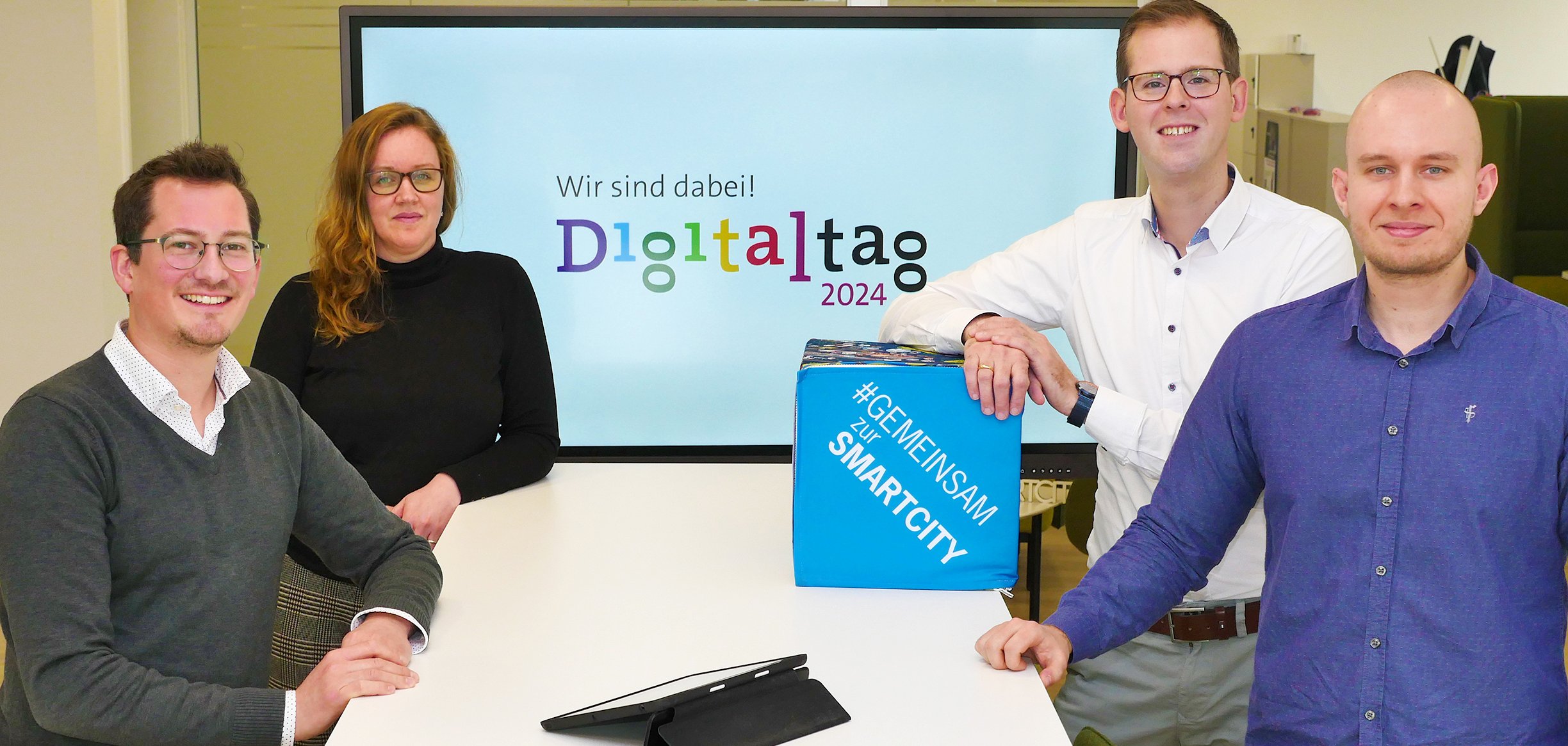 v.l. Max Schwerhoff, Anne Prestin-Santillan, Fabian Wagner, Sebastian Glees von der Stabsstelle Digitalisierung