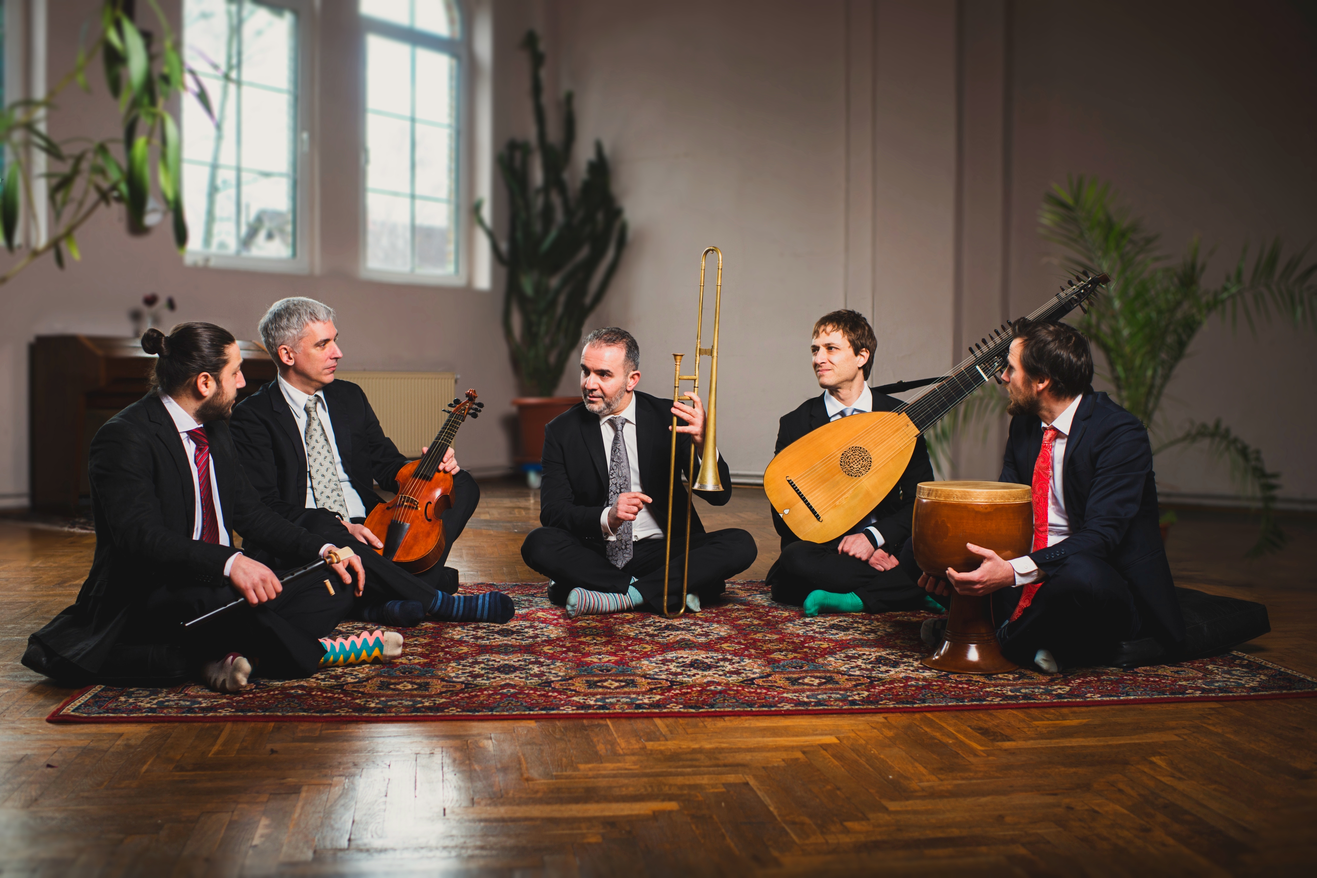 Anima Shirvani: das sind Murat Cakmaz – Duduk, Kaval David Budai – Viola da Gamba, Pedro Alcacer Doria – Lauten und Theorbe, Sebastian Flaig – Perkussion und Tural Ismayilov (Künstlerische Leitung) – Renaissanceposaune.