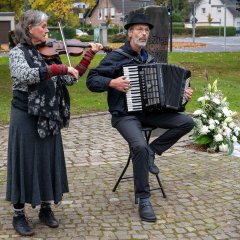 Das Klezmer-Duo „Tangoyim“ begleitete die Kranzniederlegung musikalisch