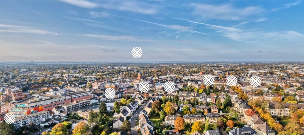 Ausschnitt des 360° Gesamtpanoramas auf der Seite www.troisdorf.de. Beim Klick auf die weißen Punkte gelangt man zu den Einzelpanoramen.