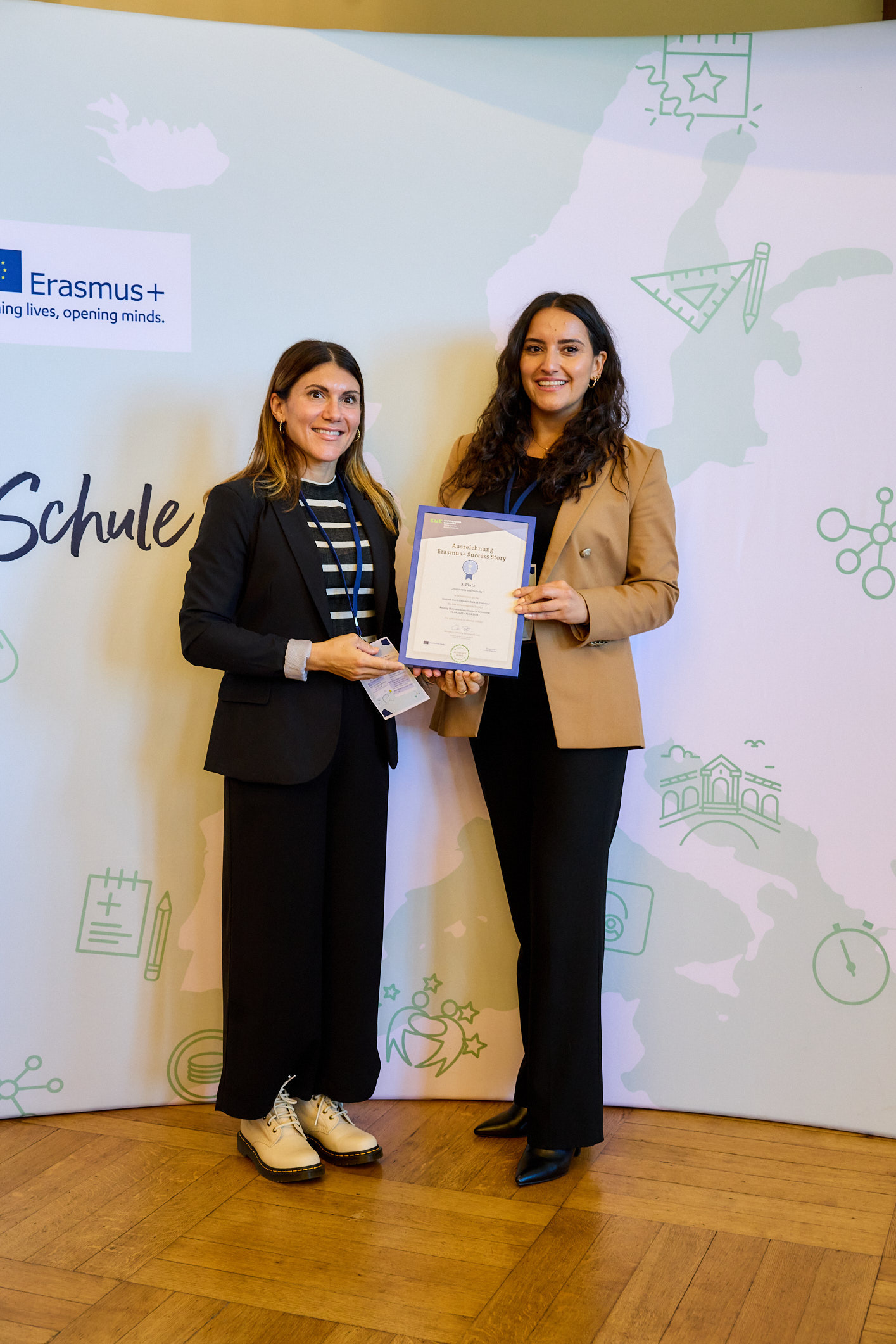 v.l. Angeliki Schmidt und Basak Dede