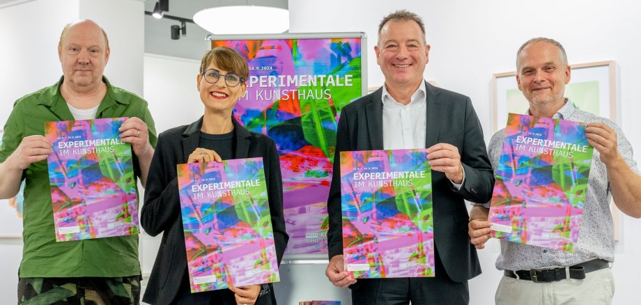 v.l. Frank Baquet, Kirsten Felgner (KSK-Stiftungen), Holger Steffens (KSK Troisdorf), Rainer Land (Kulturamtsleiter Stadt Troisdorf)
