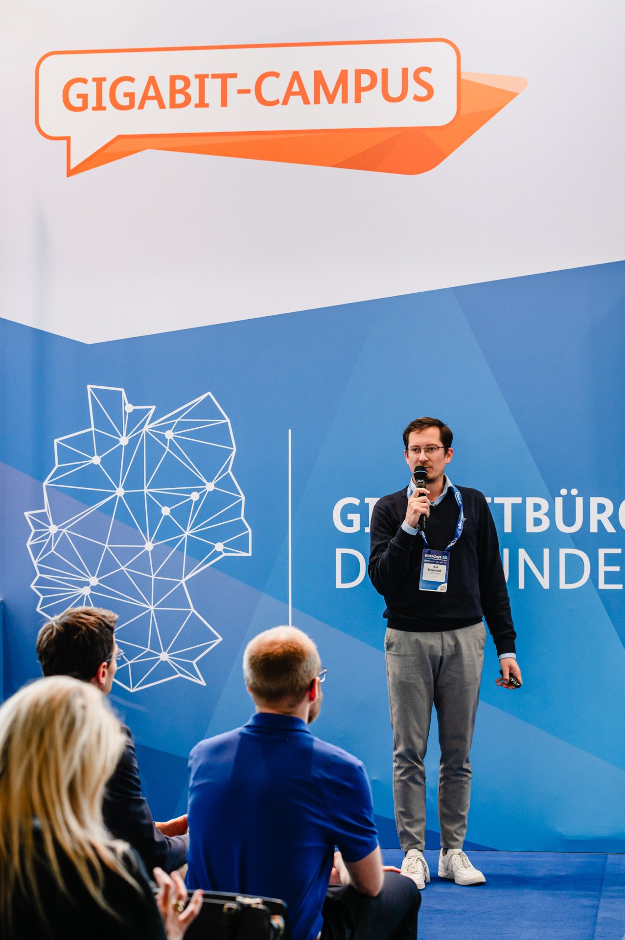 Max Schwerhoff auf der Messeverastaltung fiberdays25
