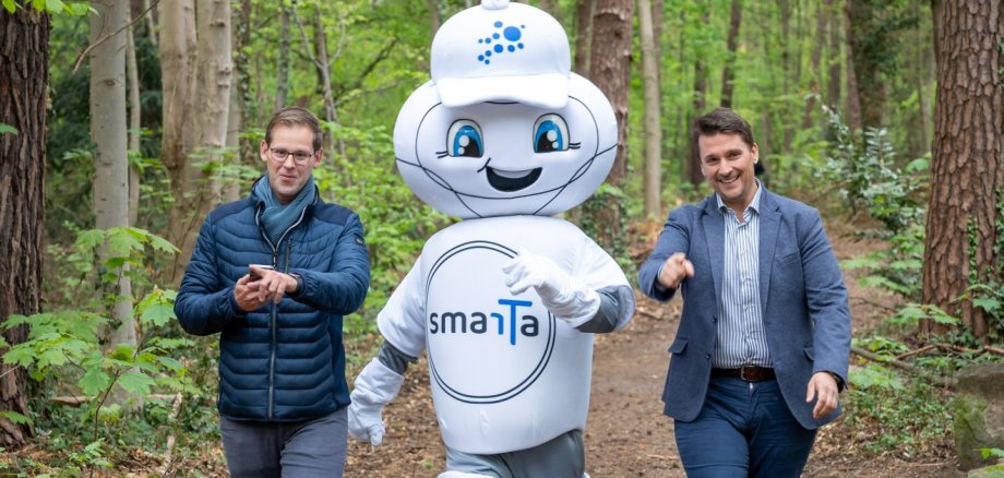  Bürgermeister Alexander Biber, Digitalisierungsbeauftragter Fabian Wagner und Smarta
