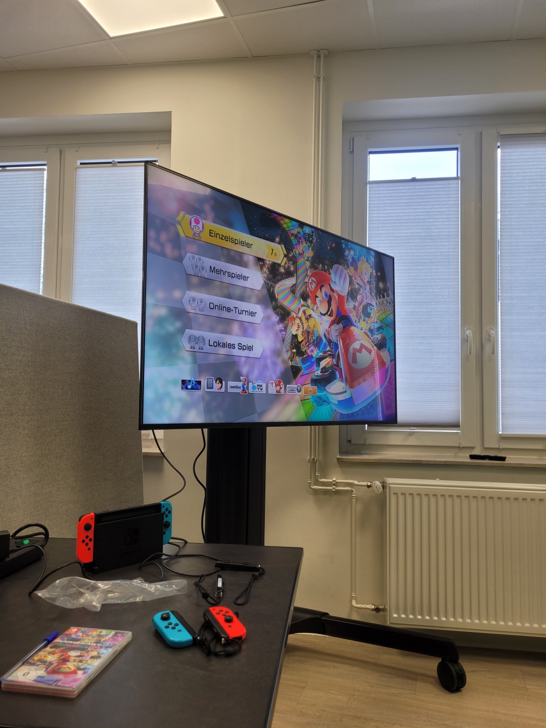 Das Spiel Mario-Kart auf einem Bildschirm