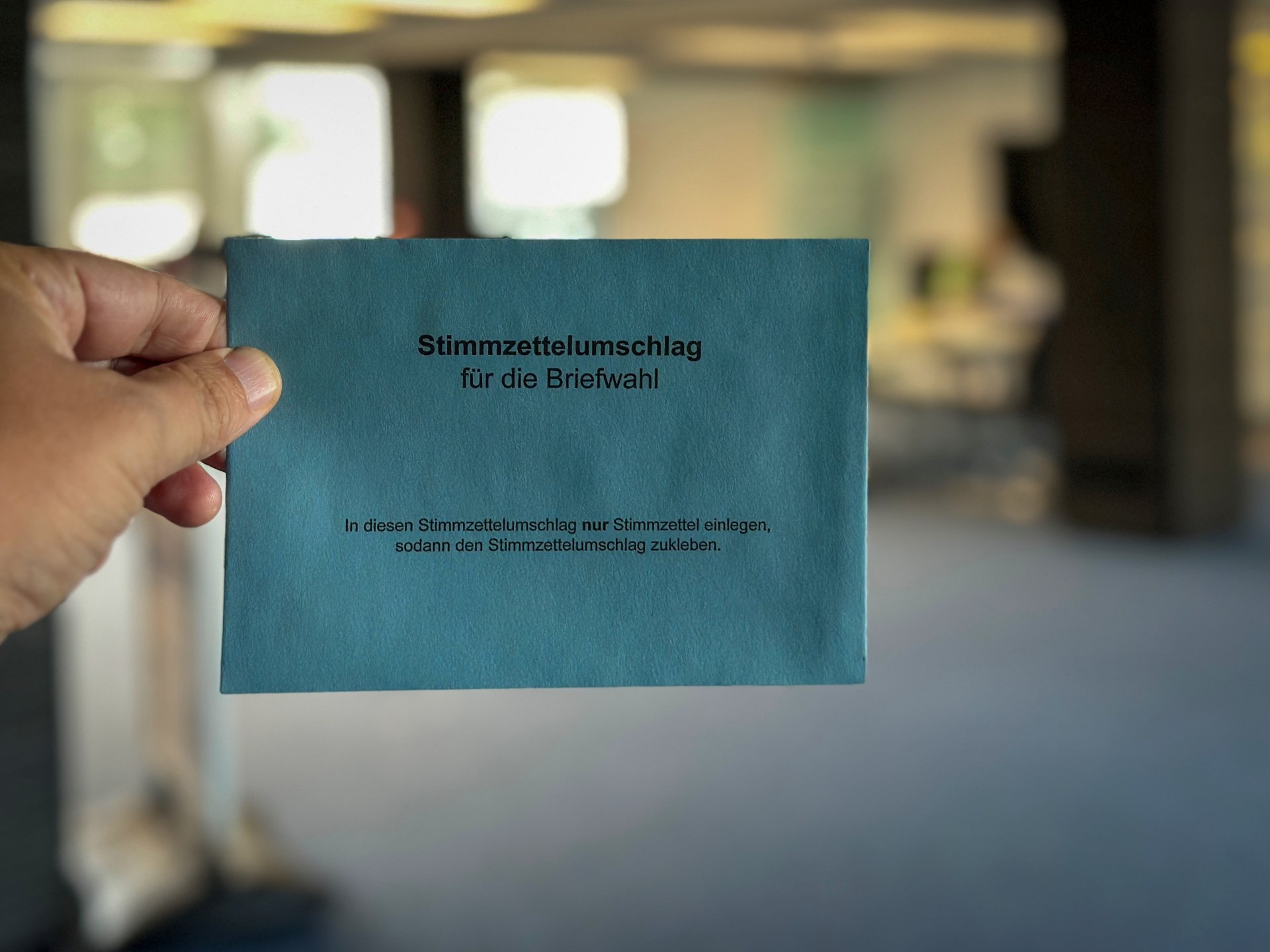 Blauer Stimmzettelumschlag
