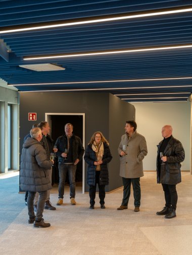 Bürgermeister Alexander Biber besichtigte die modern gestalteten Büroräume.