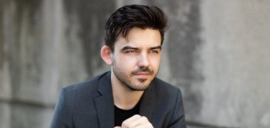 Zu sehen ist Harry Ogg