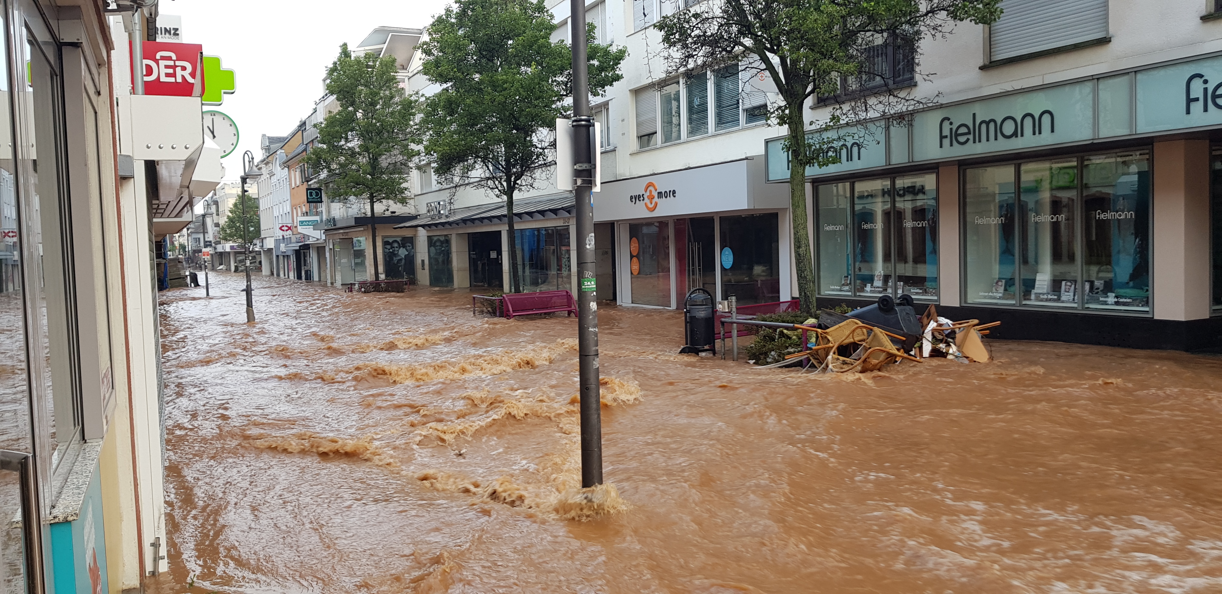 Überflutung in Fußgängerzone