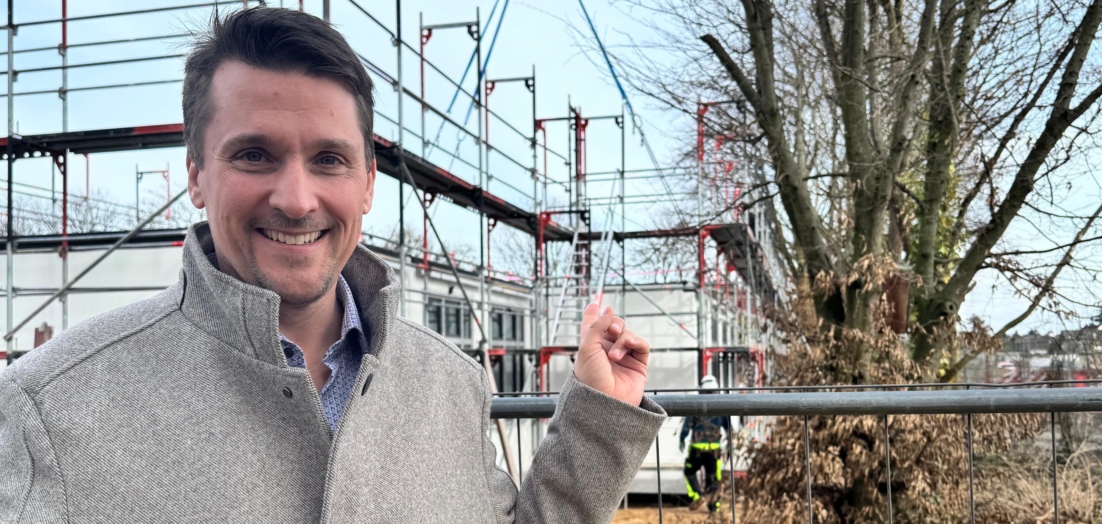 Bürgermeister Alexander Biber überzeugte sich vor Ort vom Baufortschritt und betonte die Bedeutung der Maßnahme.